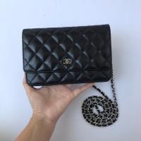 ราคา Used Chanel WOC Lamp Skin holo 23 (7349303358)