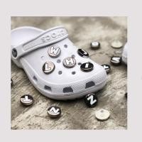 ราคา ที่ติดรองเท้า ปุ้มหมุดติด สีทอง,ดินปืน ตัวอักษรabc สำหรับตกแต่งรองเท้า diy รุ่น3 (41423664228)