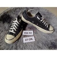 ราคา รองเท้าผ้าใบแบรด์นแท้มือสอง converes size42/27 cm. (22409051498)