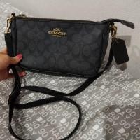 ราคา Coach ทรงพอช สีดำมือ2งานปั้มสภาพ 80% (2375269339)