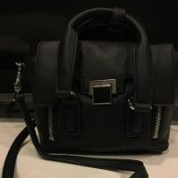 ราคา กระเป๋าสะพาย charles&keith สีดำ 250 จ้า ถูกมากกก (1283330365)