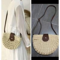 ราคา กระเป๋าสะพายสานสีขาวทรงครึ่งวงกลม ลายถักตาข่าย สะพายได้หลายโอกาส (18891397523)
