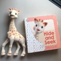 ราคา ยางกัด Sophie the giraffe พร้อมหนังสือเด็กภาษาอังกฤษ บอร์ดบุ๊ค boardbook โซฟี ยางกัดยีราฟ ยางกัดโซฟี Sophie la girafe (5716324878)