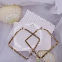 ราคา ต่างหูสี่เหลี่ยมสีทองฝังคริสตัล Forever21 (พร้อมส่ง) (19883216789)