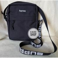 ราคา มือสอง(ตำหนิตรงซิป/คราบ) กระเป๋า Supreme SS2018 crossbody ของแท้ค่ะ สีดำ ขนาด 16 x 22 cm. (43121267207)