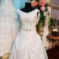 ราคา ขายๆ ชุดแต่งงานแนวเจ้าหญิง ร้านเช่า (1574635083)