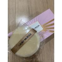 ราคา พัฟ brand: Laura Mercier ขนาดใหญ่ 8 cm. (22358177199)