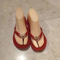 ราคา รองเท้าแตะผู้หญิงสีแดง ยี่ห้อ Michael Kors แท้ (มือสอง) (26256339330)