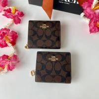 ราคา กระเป๋าสตางค์ใบสั้นลาย Signature Coach Snap Wallet In Signature Canvasขนาด C3309 (24021953485)