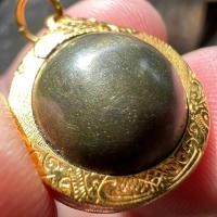 ราคา ลูกอม(พิมพ์เม็ดกระดุม)เมฆสิทธิ์หลวงพ่อทับ วัดอนงคาราม #วรรณะเขียว เลี่ยมทองคำแท้แบบเปิดหน้าให้สัมผัสผิวผู้บูชา (23521432154)