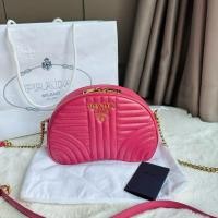 ราคา Like new‼️Prada Diagram chain crossbody สี peonia ปี2020 ขนาด 8.5 นิ้ว ชมพู น่ารักมาก สภาพสวยเลยค่า โดยรวมยังดู (23363882759)
