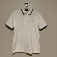 ราคา เสื้อโปโล สีขาว ยี่ห้อ fred perry ของแท้100% ส่งฟรีลทบ. (7843599574)