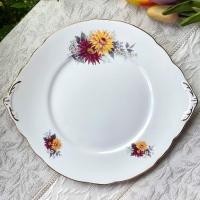ราคา *มีตำหนิเยอะ* จานเค้ก Royal Stafford "Dahlia" Cake Plate Fine Bone China Made in England งานเก่า จานสวย จานอังกฤษ จานขนม (14076293493)