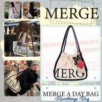 ราคา [ของแท้ 100% พร้อมส่ง] กระเป๋า Medium Merge A Day Bag [Ivory] official กระเป๋าถือ สะพายข้าง Drawstring Bag/Tote Bag (49853856030)