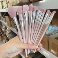 ราคา สินค้าใหม่ [ขายร้อน] Rihanna Beauty Brush Set Nordic Lotus Pink Brush Set Facial Brush แปรงอายแชโดว์ Loose Powder Brush Blush Brush (56002693334)