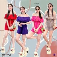 ราคา PP19799 จั้มสูทขาสั้นเปิดไหล่ ดีเทลระบาย อกและเอวยางยืด 16316 (28513708963)