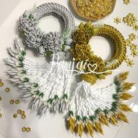 ราคา พวงมาลัยริบบิ้น สีเงินและทอง พวงใหญ่ ขนาด 6*14นิ้ว พร้อมส่ง (27356248455)