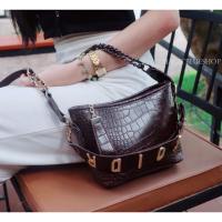 ราคา New collection กระเป๋าสะพายข้างสองสาย แฟชั่นผู้หญิง size 7 มีป้ายคาดทรงกาเบี้ยน (10657616689)