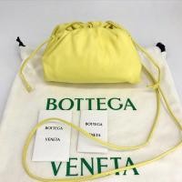 ราคา Bottega Veneta Pouch 20 crossbody ( Like New!) (7772508652)
