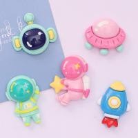 ราคา ส่งจากไทย 5 ชิ้น/เซ็ท เรซิ่น ชุดนักบินอวกาศ สำหรับตกแต่งโทรศัพท์ หวี กระจก เคสยาดม Jibbitz shoes Charm 3D (19092143259)