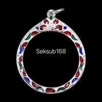 ราคา กรอบพระ กรอบเงินแท้ 92.5 ใส่เหรียญ ร.5 จับขอบลายชบาลงยาสุโขทัย (เงินแท้ 92.5 ไม่ผสม) (27291036257)