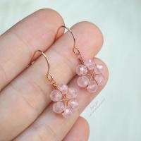 ราคา ต่างหูหินแท้ Rose quartz เจียรเหลี่ยมเพชร อะไหล่สีโรสโกลด์ งานทำมือ พร้อมส่งค่ะ (44122752832)