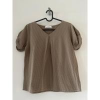 ราคา united arrows green label relaxing แบรนด์ญี่ปุ่น เสื้อเบลาส์สีเขียวขี้ม้า แขนสั้น Size: M รอบอก: 37 นิ้ว มือสอง สภาพดี (27057773897)