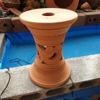 ราคา ขาตั้ง ดินเผา ลายฉลุ สูง 25-26 ซม. ตั้งโชว์ วางกระถาง ตกแต่งสวน บ้าน (24451585733)