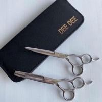 ราคา DEE DEE ชุดกรรไกรตัดผมและกรรไกรซอย สแตนเลส พร้อมซองเก็บ (27275586771)