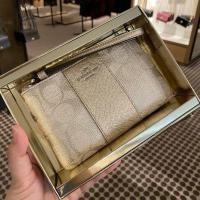 ราคา กระเป๋า Coach คล้องมือ 1 ซิป S เป็น Boxset *ของแท้ไม่ขายของปลอม (9702166181)