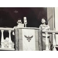 ราคา รูปถ่ายเก่า ในหลวงรัชกาลที่ 9 และพระราชินี | กระดาษบาง Sw ขัดเงา ชนิด Fb ขนาด 3"×5" (51950197521)