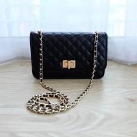 ราคา Charles & Keith Quilted Clutch Bag (992711634)