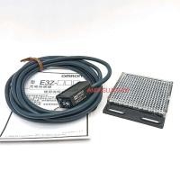 ราคา E3Z-R61(NPN) E3Z-R81(PNP) Photoelectrics Sensor พร้อมแผ่นสะท้อน ระยะจับ 4เมตร (4245203790)