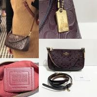 ราคา Used ของแท้ Coach Pouch หนังแก้ว สภาพดี (21025416592)