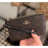 ราคา กระเป๋าสตางค์ คล้องมือ2ซิบS COACH DOUBLE CORNER ZIP WALLET IN SIGNATURE COATED CANVAS⁣⁣⁣⁣ (21439758482)