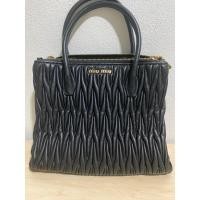 ราคา กระเป๋าถือ miu miu มือสอง ขนาด 12 นิ้ว (17699664545)