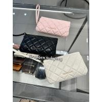 ราคา ✨กระเป๋าสตางค์คล้องมือ Charles & Keith รุ่นใหม่✨ (24880190857)