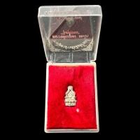 ราคา พระปิดตาสารพัดดี แช่น้ำมนต์ รุ่นพุทธคุณ เนื้อเงิน ปี 2538 หลวงพ่อเกษม เขมโก (40557654982)