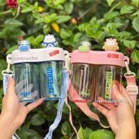 ราคา Caitlynmart 2-in-1 ขวดน้ําดื่มสําหรับเด็ก Mebo 2 วิธีดื่ม 840ml สายยาวตัวละครน่ารัก (57953120622)