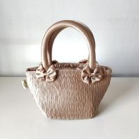 ราคา กระเป๋าผ้า naraya สีทอง กระเป๋ามือสอง (15921205149)