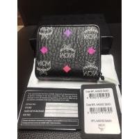 ราคา กระเป๋าสตางค์ MCM ใบสั้น 2 พับ ซิปรอบ สีดำ มือสองสภาพดีมาก (9212302837)