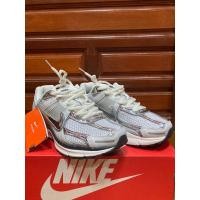 ราคา รองเท้า W NIKE ZOOM VOMERO 5 (28653650419)