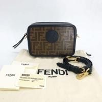 ราคา Like new Fendi FF mini crossbody ปี18 ขนาด 7 นิ้ว สภาพสวยเลยค่ะ มุมไม่ถลอก ภายในสะอาด รุ่นนี้น่ารักมาก (2830611573)