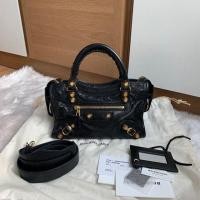 ราคา Like new Balenciaga mini city หมุดใหญ่ ปี15 สภาพดีค่ะ ขอบมุมสวย ภายในสะอาด มีรอยใช้งานบ้างนิดๆหน่อยๆจ้า (2845133170)
