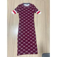 ราคา เดรสเข้ารูป ไหมพรม สีแดงเลือดหมู (28728048258)