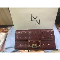 ราคา กระเป๋าสตางค์ LYN แท้ สีแดง ใบยาว มือ2 ของแม่ค้า ส่งต่อ 500 บาท (3418369380)