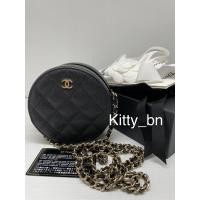 ราคา ❗️พร้อมส่ง❗️ New: Chanel round circle clutch on chain หนังคาเวียร์ สีดำ (4084128295)