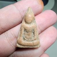 ราคา พระสวย ตรงรูป พระเนื้อเก่า พิมพ์สามเหลี่ยม สภาพเดิม ของเดิม ห่อไว้บนหิ้ง (20882001513)