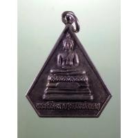 ราคา Antig Sun 4596 เหรียญห้าเหลี่ยม พระศรีรัตนาถ พระพุทธหลวงพ่อแดง วัดบ้านกล้วย สร้างปี 2546 ไม่ทราบว่าเป็นเหรียญเนื้อเงิน (24495670262)