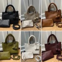 ราคา กระเป๋าสาน ทรงถือ มาพร้อมสายยาว (43753425203)